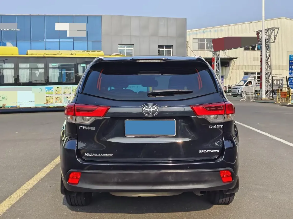 2021 Toyota Highlander 2.0T 220HP L4 6AT,autocango,china used car exporter,china ev exporter,chinese used car exporter,chinese used ev exporter