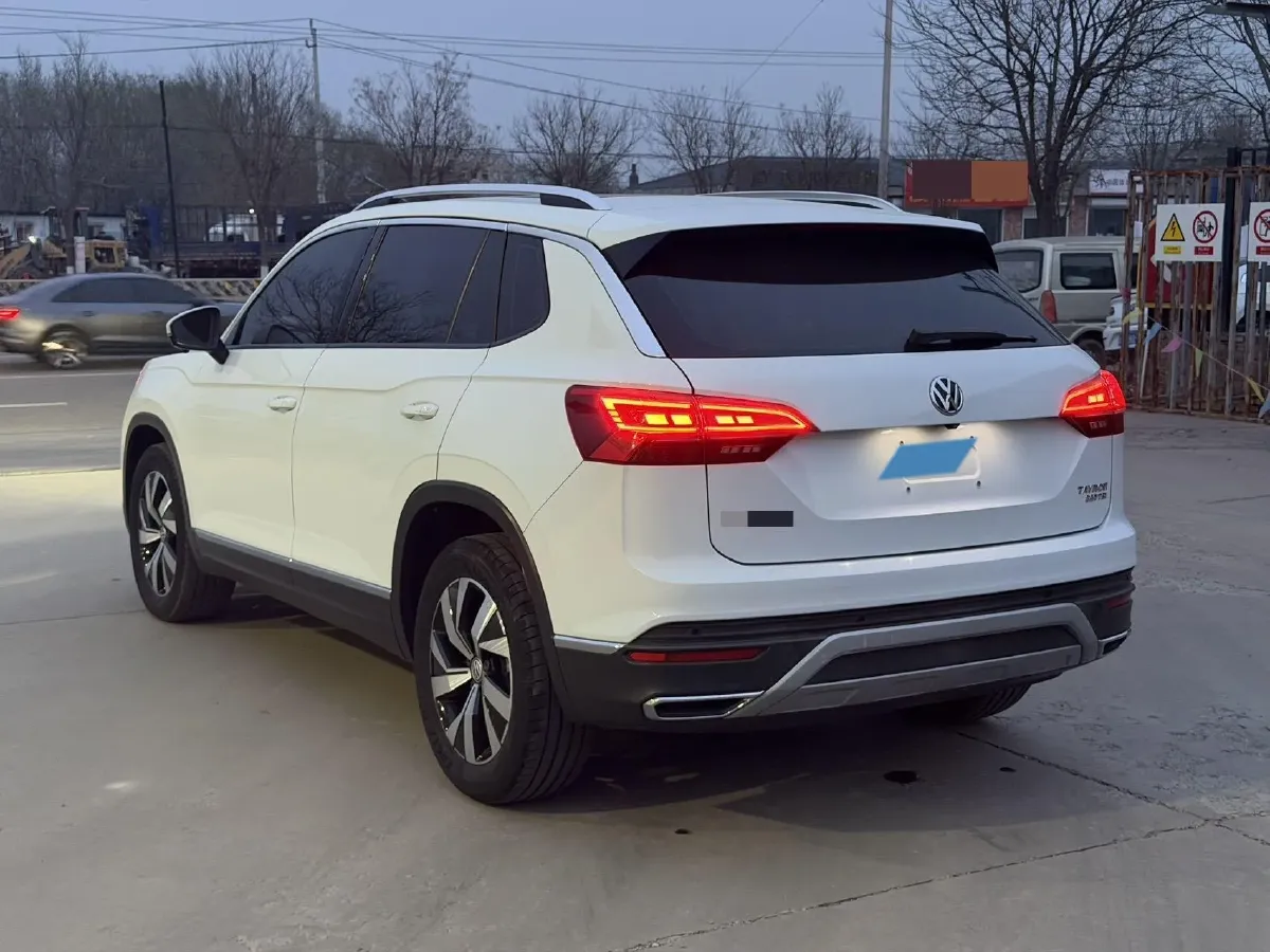 2019 Jeep Cherokee 2.0T 234HP L4 9AT,autocango,china used car exporter,china ev exporter,chinese used car exporter,chinese used ev exporter