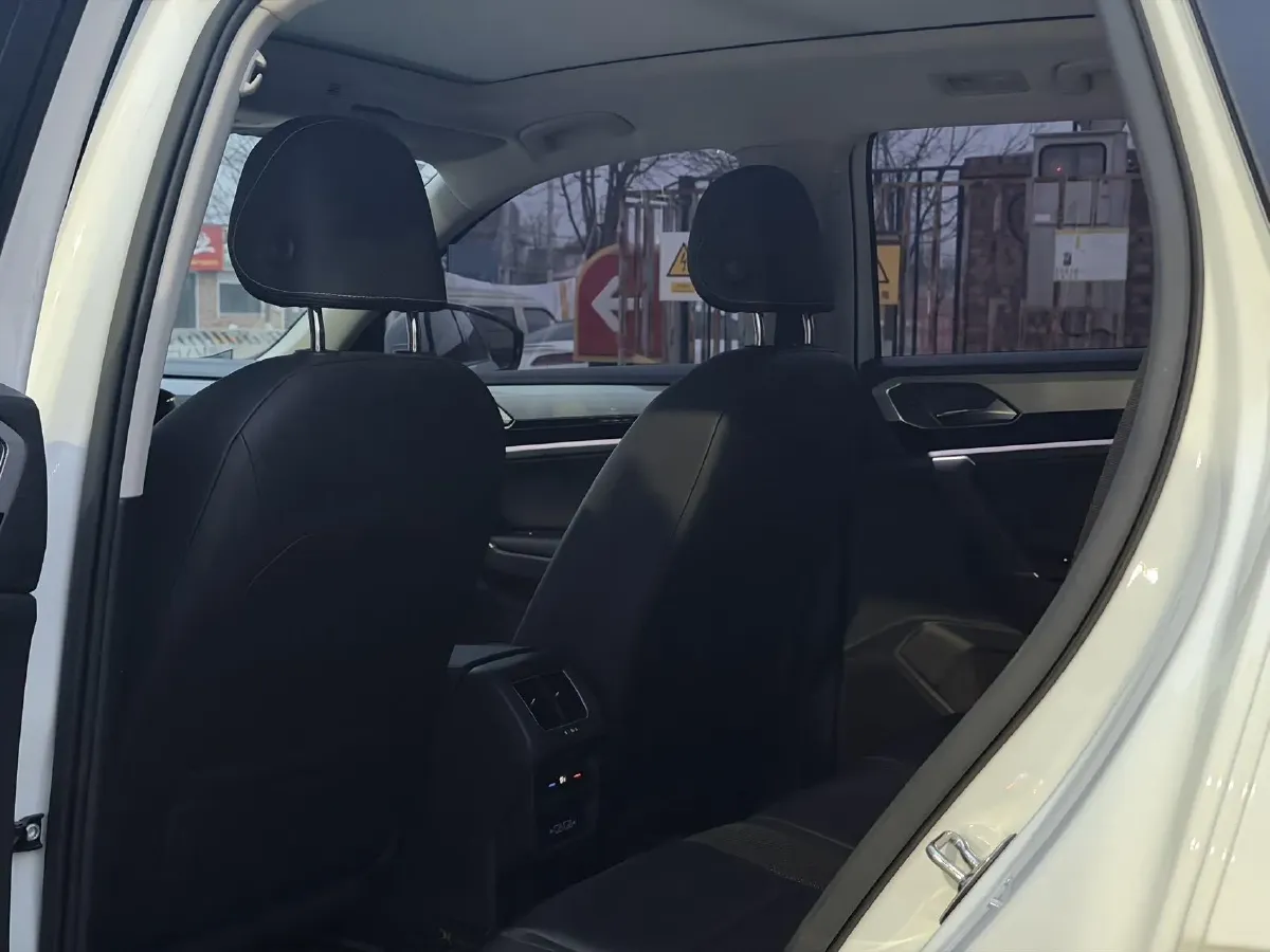 2019 Jeep Cherokee 2.0T 234HP L4 9AT,autocango,china used car exporter,china ev exporter,chinese used car exporter,chinese used ev exporter