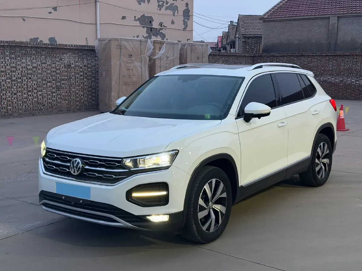 2019 Jeep Cherokee 2.0T 234HP L4 9AT,autocango,china used car exporter,china ev exporter,chinese used car exporter,chinese used ev exporter