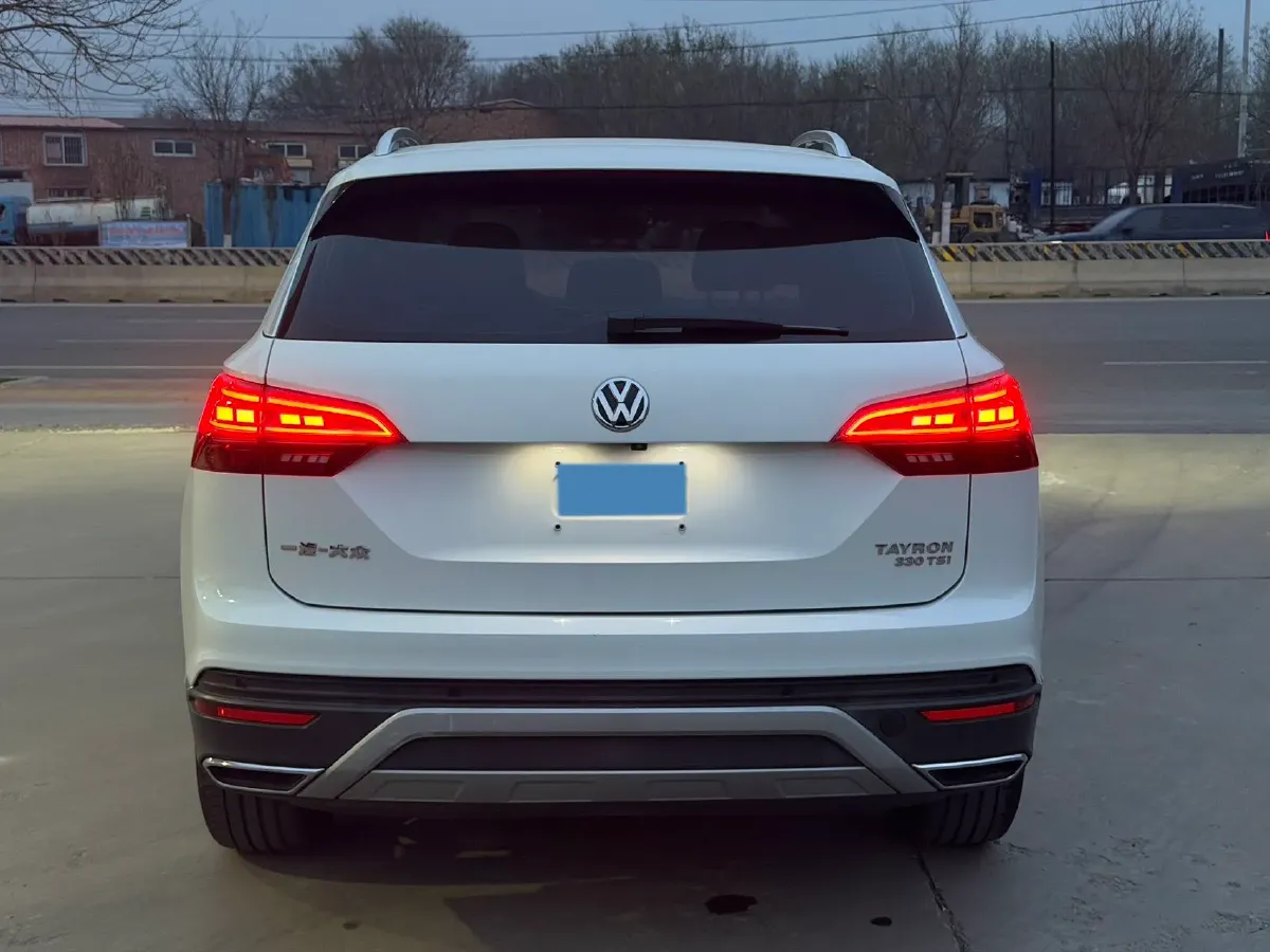 2019 Jeep Cherokee 2.0T 234HP L4 9AT,autocango,china used car exporter,china ev exporter,chinese used car exporter,chinese used ev exporter