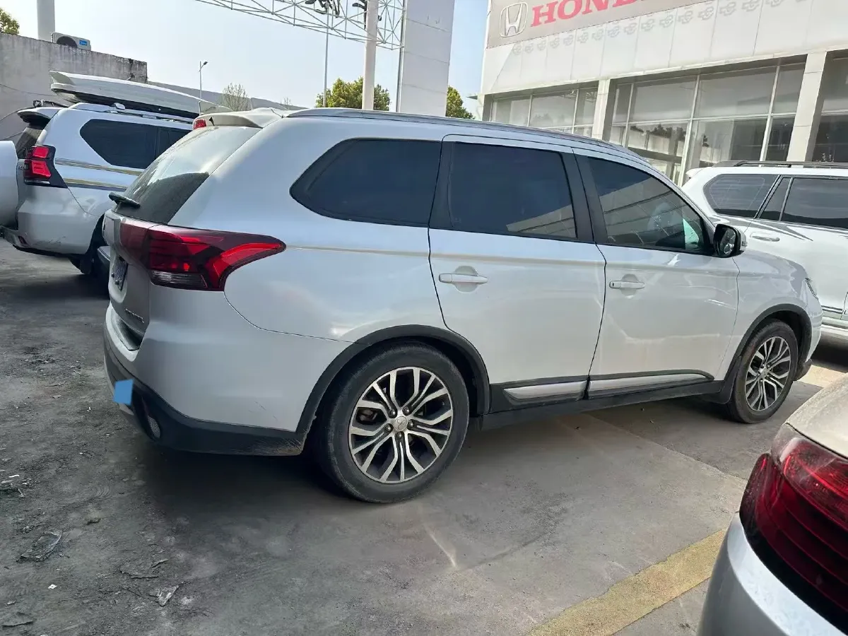 2018 Mitsubishi Outlander 2.0L 166HP L4 CVT,autocango,china used car exporter,china ev exporter,chinese used car exporter,chinese used ev exporter
