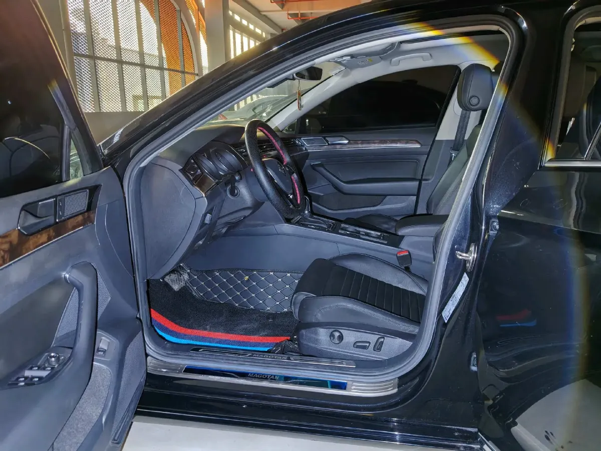 2019 Volkswagen Magotan 2.0T 186HP L4 7DCT,autocango,china used car exporter,china ev exporter,chinese used car exporter,chinese used ev exporter