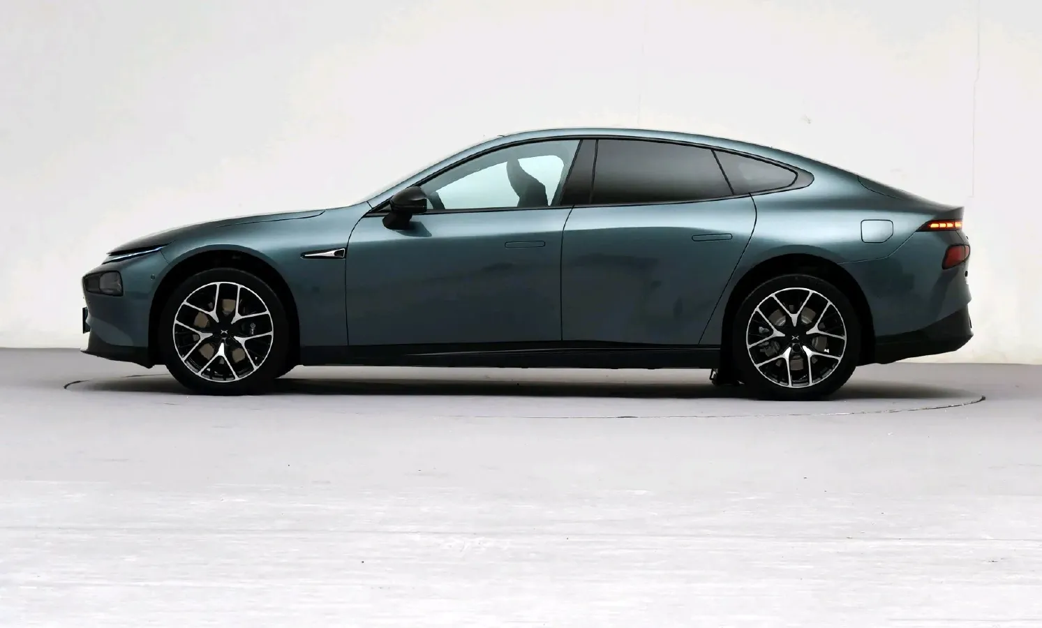 2023 Xpeng P7 BEV 86.2KWH,autocango,china used car exporter,china ev exporter,chinese used car exporter,chinese used ev exporter