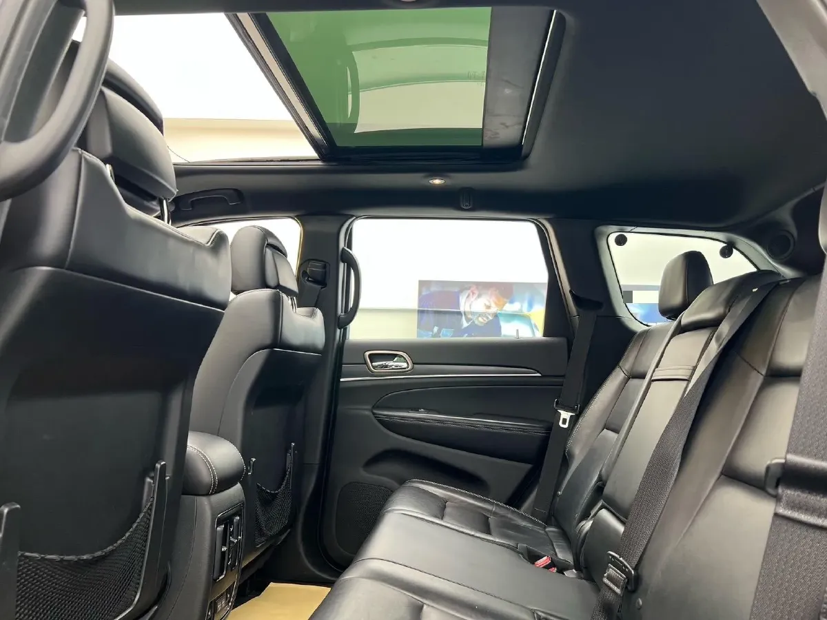 2016 Jeep Grand Cherokee 3.0L 234HP V6 8AT,autocango,china used car exporter,china ev exporter,chinese used car exporter,chinese used ev exporter