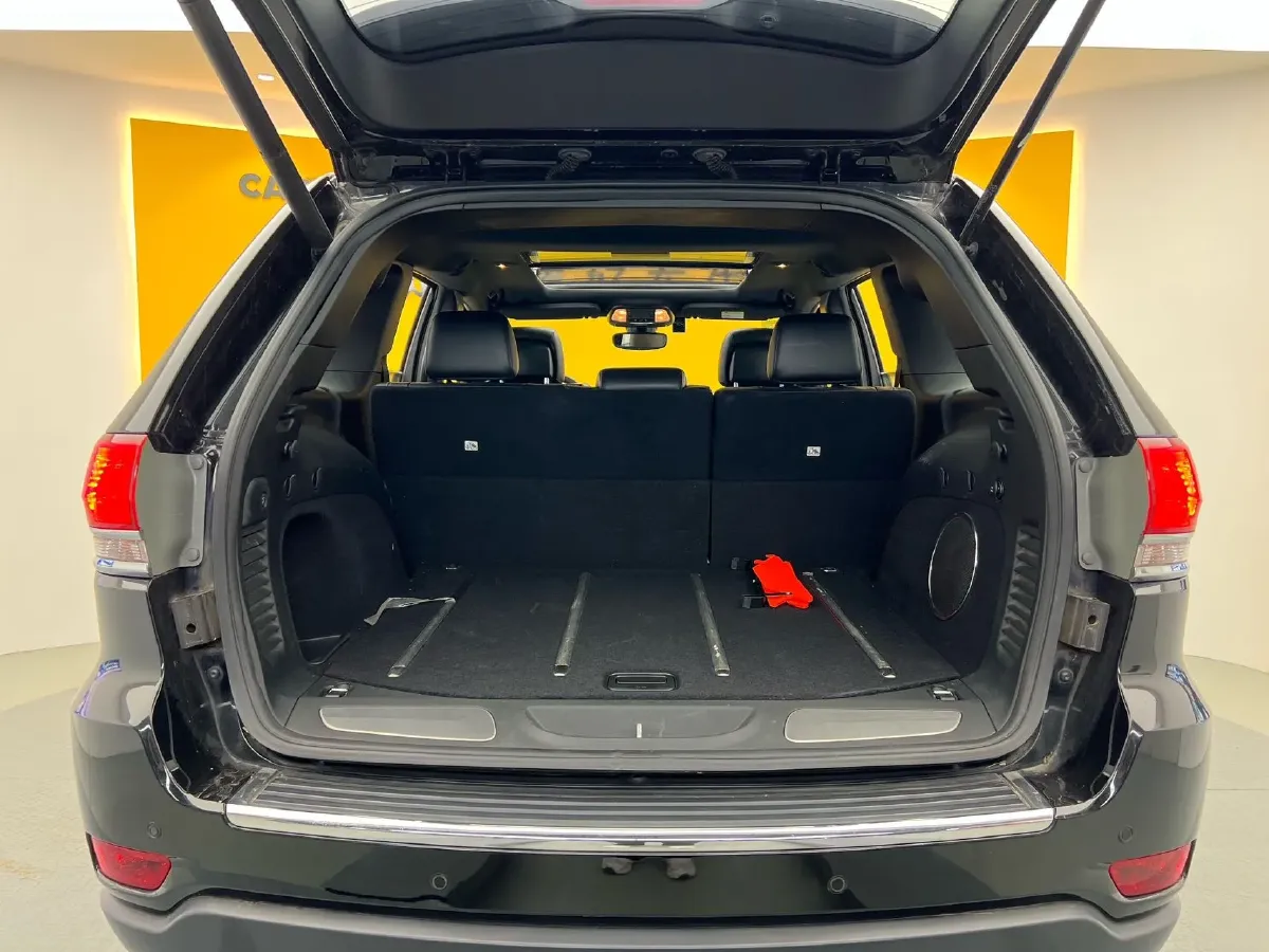 2016 Jeep Grand Cherokee 3.0L 234HP V6 8AT,autocango,china used car exporter,china ev exporter,chinese used car exporter,chinese used ev exporter