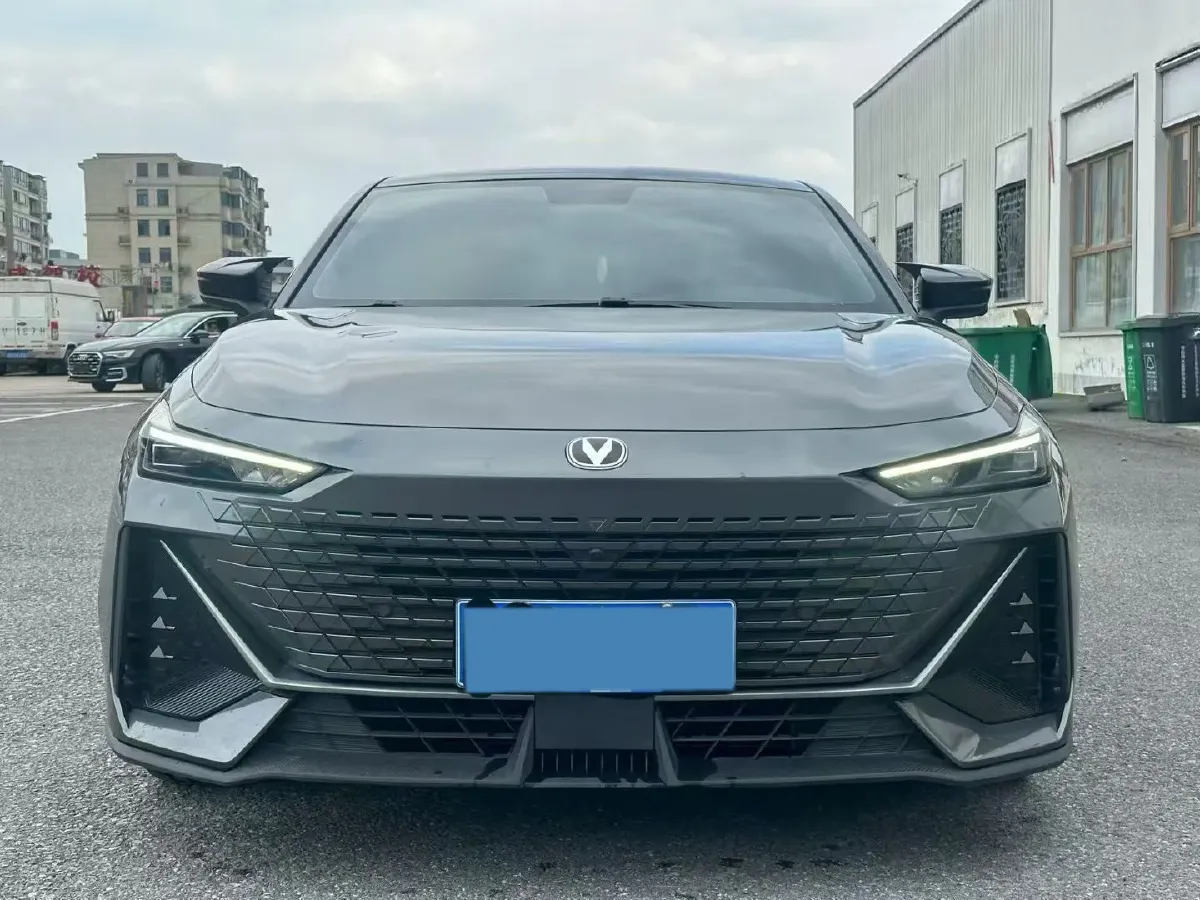 2022 ChangAn UNI-V 1.5T 188HP L4 7DCT,autocango,china used car exporter,china ev exporter,chinese used car exporter,chinese used ev exporter