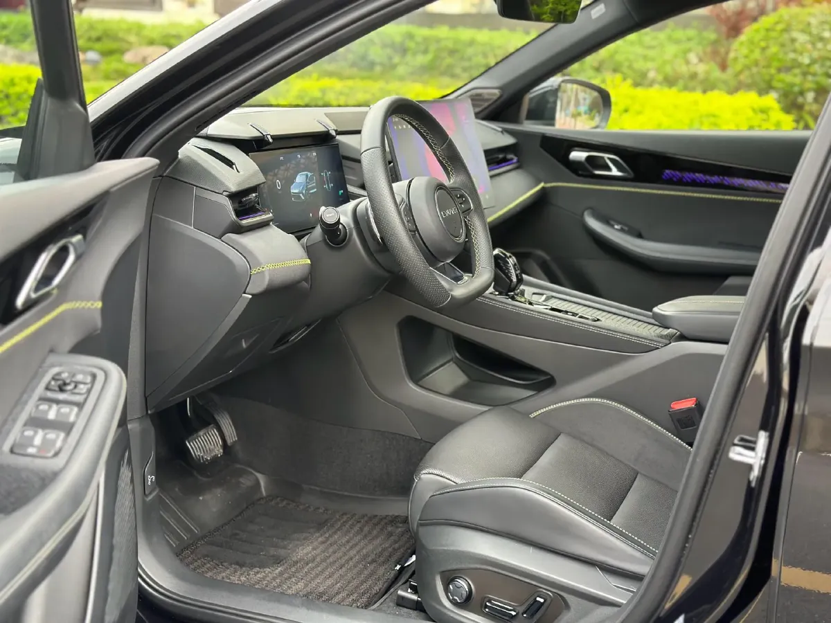 2025 LYNK&CO 03 2.0T 254HP L4 7DCT,autocango,china used car exporter,china ev exporter,chinese used car exporter,chinese used ev exporter