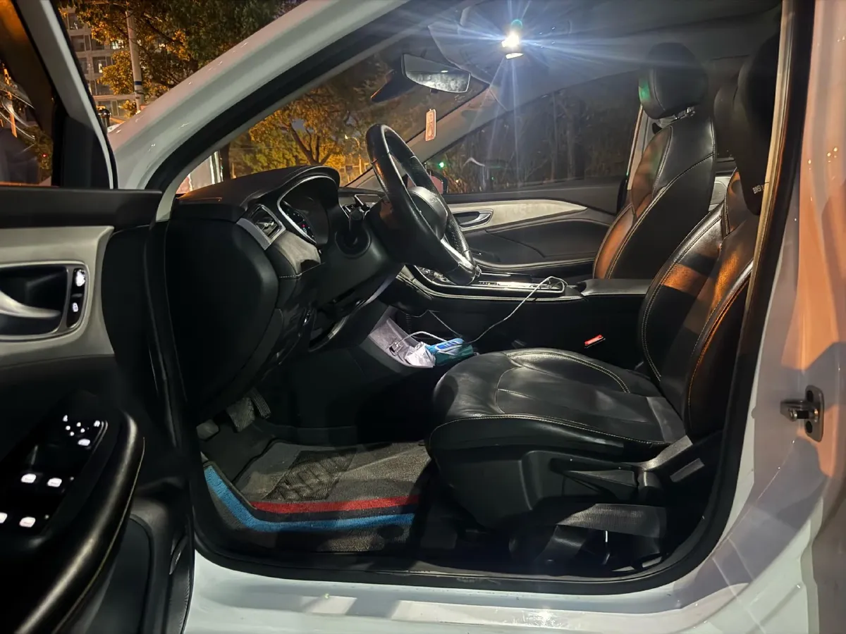 2022 JMC YuHu 7 2.0T 141HP L4 8AT,autocango,china used car exporter,china ev exporter,chinese used car exporter,chinese used ev exporter