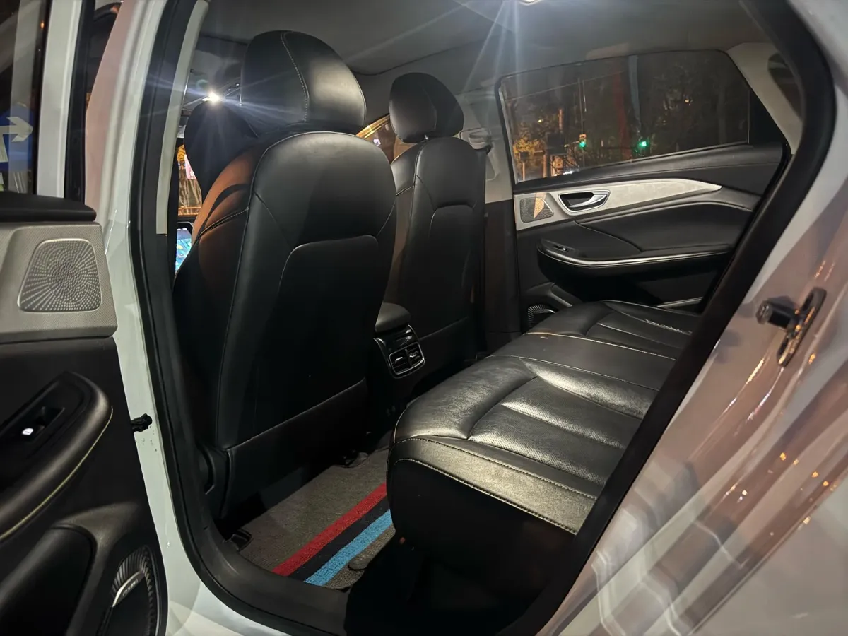 2022 JMC YuHu 7 2.0T 141HP L4 8AT,autocango,china used car exporter,china ev exporter,chinese used car exporter,chinese used ev exporter