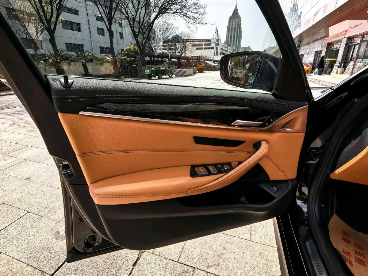 2020 BMW 5 Series 2.0T 252HP L4 8AT,autocango,china used car exporter,china ev exporter,chinese used car exporter,chinese used ev exporter