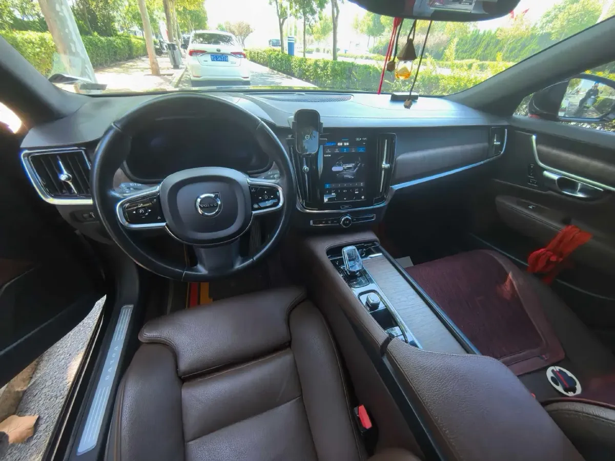 2022 Volvo S60 2.0T 197HP L4 8AT,autocango,china used car exporter,china ev exporter,chinese used car exporter,chinese used ev exporter