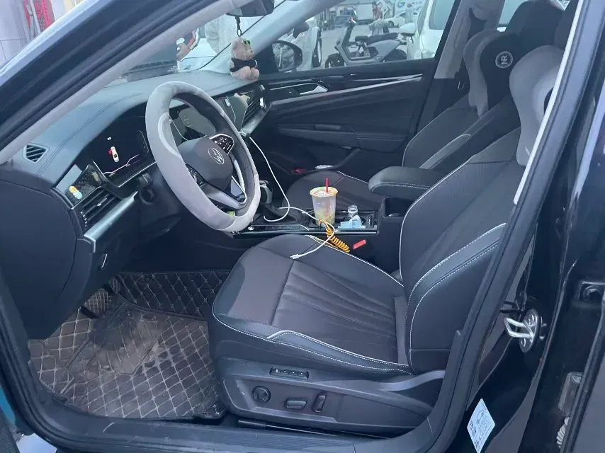 2024 Volkswagen Passat 2.0T 220HP L4 7DCT,autocango,china used car exporter,china ev exporter,chinese used car exporter,chinese used ev exporter