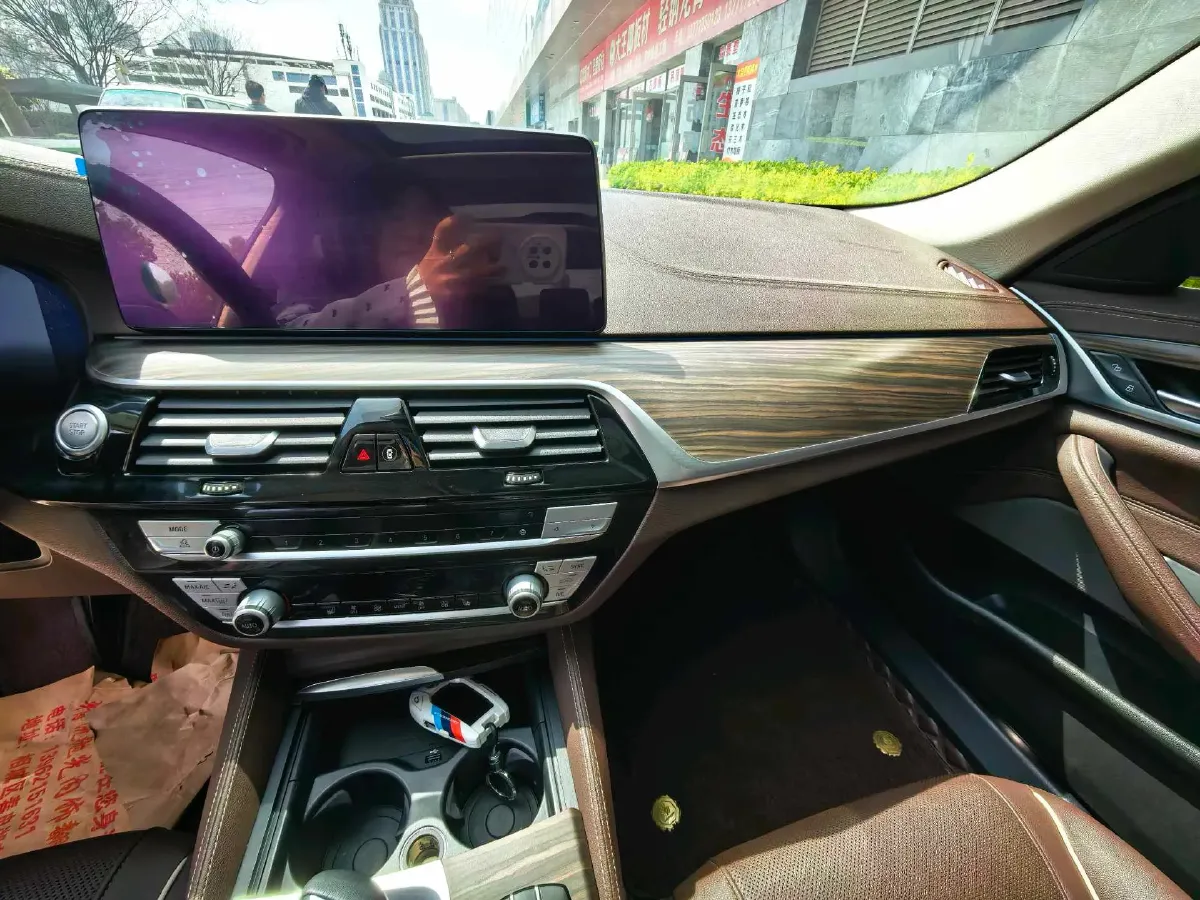 2021 BMW 5 Series 2.0T 184HP L4 8AT PHEV 17.7KWH,autocango,china used car exporter,china ev exporter,chinese used car exporter,chinese used ev exporter