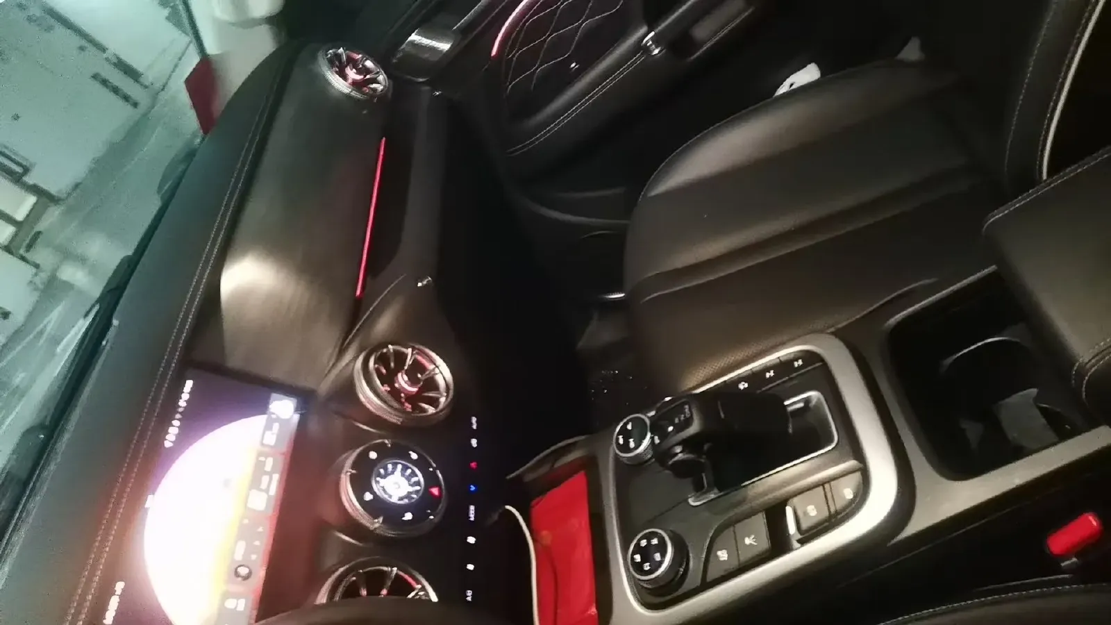 2023 Tank 300 2.0T 227HP L4 8AT,autocango,china used car exporter,china ev exporter,chinese used car exporter,chinese used ev exporter