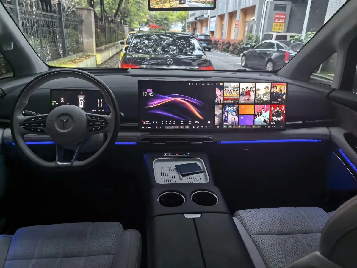 2025 Voyah Dream BEV 108.7KWH,autocango,china used car exporter,china ev exporter,chinese used car exporter,chinese used ev exporter