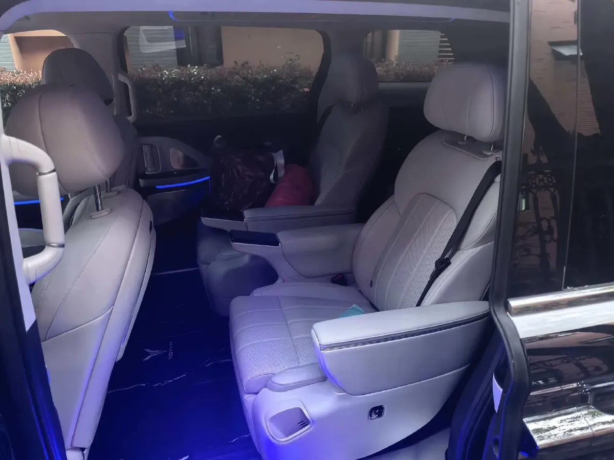 2025 Voyah Dream BEV 108.7KWH,autocango,china used car exporter,china ev exporter,chinese used car exporter,chinese used ev exporter