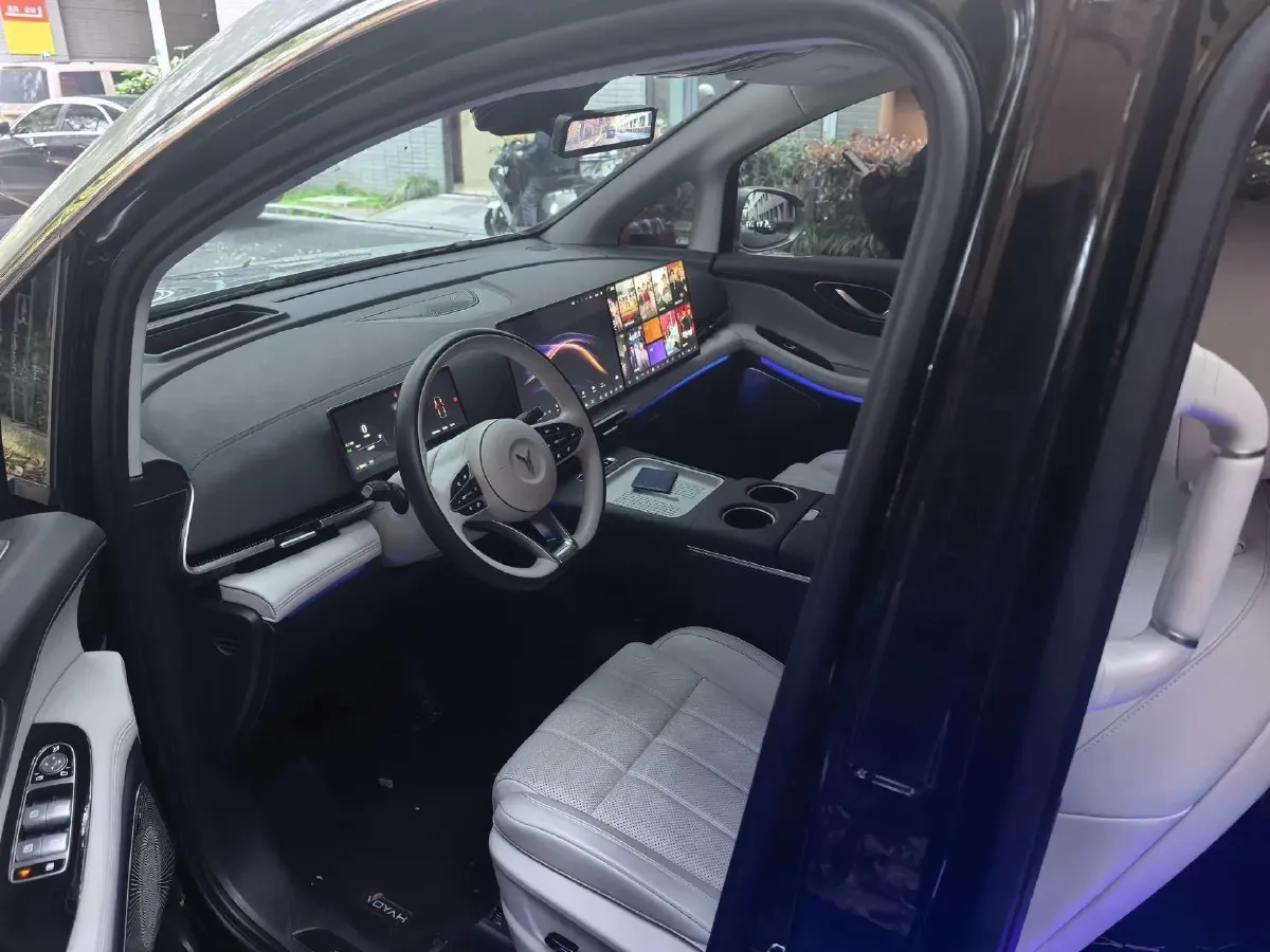 2025 Voyah Dream BEV 108.7KWH,autocango,china used car exporter,china ev exporter,chinese used car exporter,chinese used ev exporter