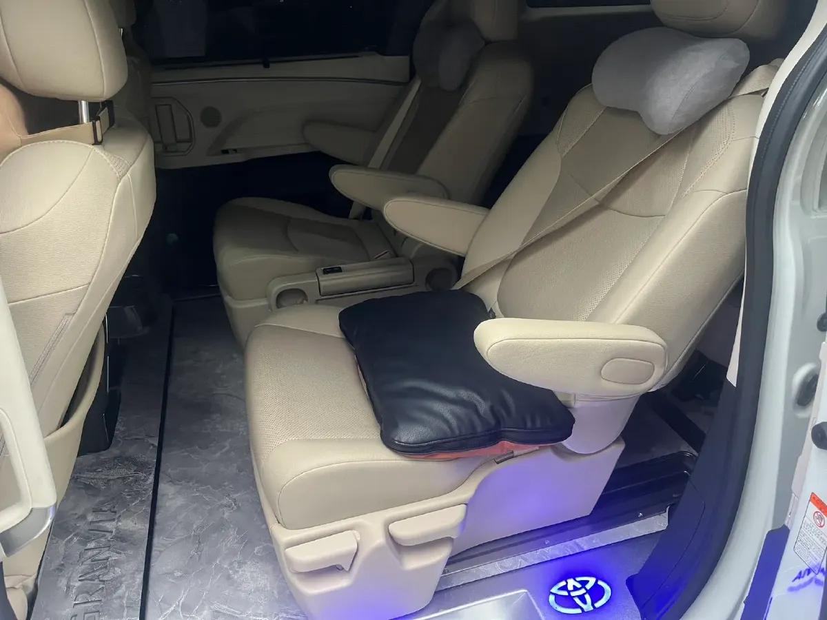 2023 Toyota Granvia 2.5L 189HP L4 E-CVT Hybrid,autocango,china used car exporter,china ev exporter,chinese used car exporter,chinese used ev exporter