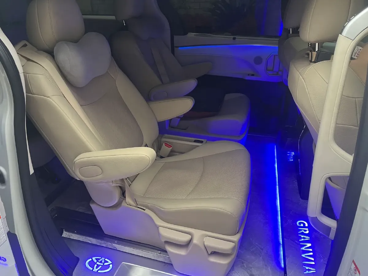 2023 Toyota Granvia 2.5L 189HP L4 E-CVT Hybrid,autocango,china used car exporter,china ev exporter,chinese used car exporter,chinese used ev exporter