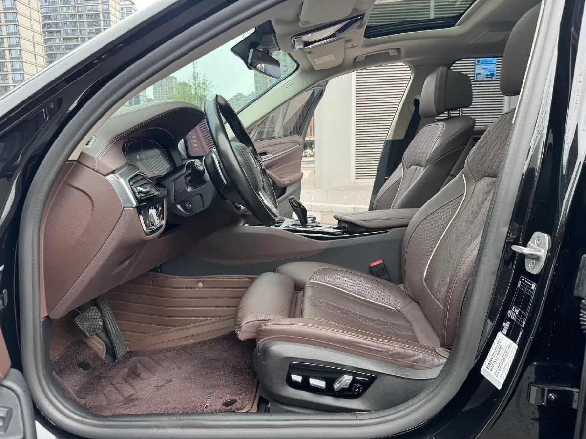 2021 BMW 5 Series 2.0T 252HP L4 8AT,autocango,china used car exporter,china ev exporter,chinese used car exporter,chinese used ev exporter