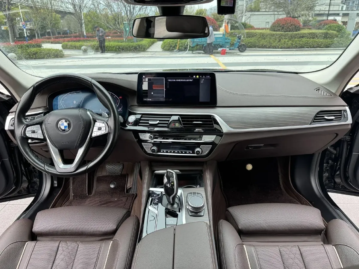 2021 BMW 5 Series 2.0T 252HP L4 8AT,autocango,china used car exporter,china ev exporter,chinese used car exporter,chinese used ev exporter
