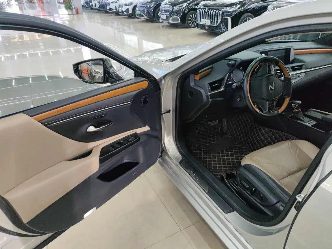 2018 Lexus ES 2.5L 178HP L4 E-CVT Hybrid,autocango,china used car exporter,china ev exporter,chinese used car exporter,chinese used ev exporter