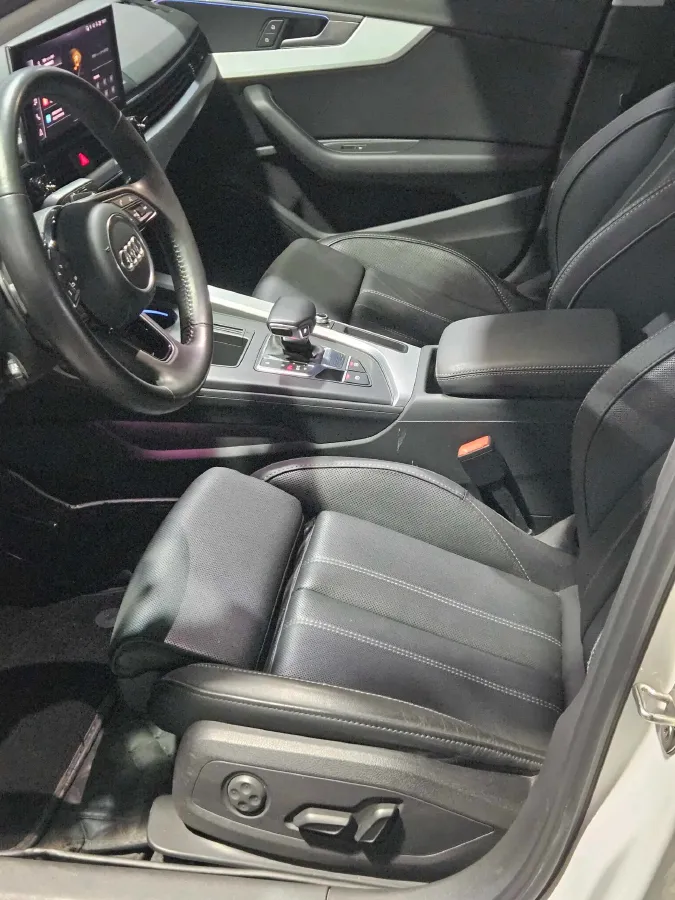 2020 Audi A4L 2.0T 190HP L4 7DCT,autocango,china used car exporter,china ev exporter,chinese used car exporter,chinese used ev exporter