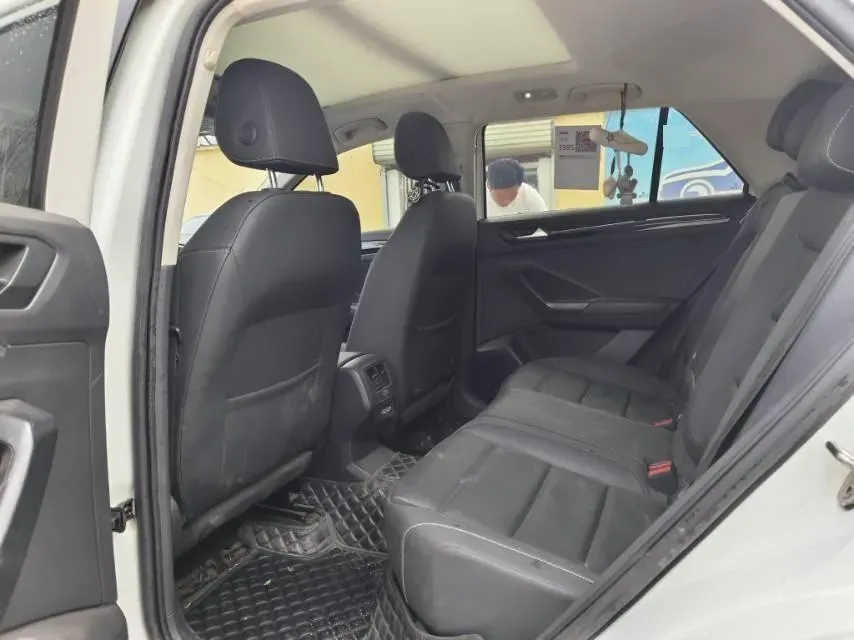 2021 Volkswagen T-Roc 1.4T 150HP L4 7DCT,autocango,china used car exporter,china ev exporter,chinese used car exporter,chinese used ev exporter