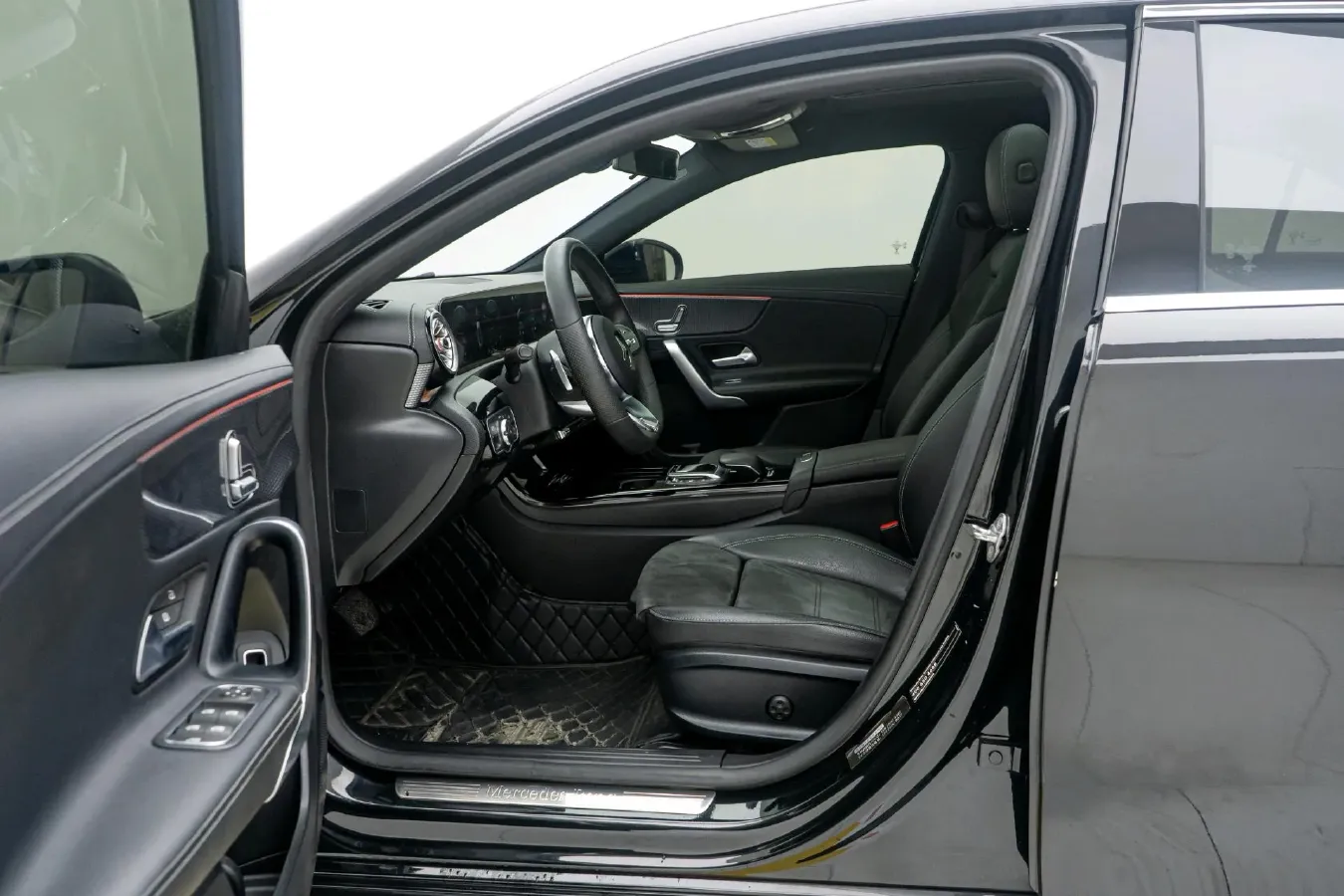 2020 Mercedes-Benz A Class 1.3T 163HP L4 7DCT,autocango,china used car exporter,china ev exporter,chinese used car exporter,chinese used ev exporter