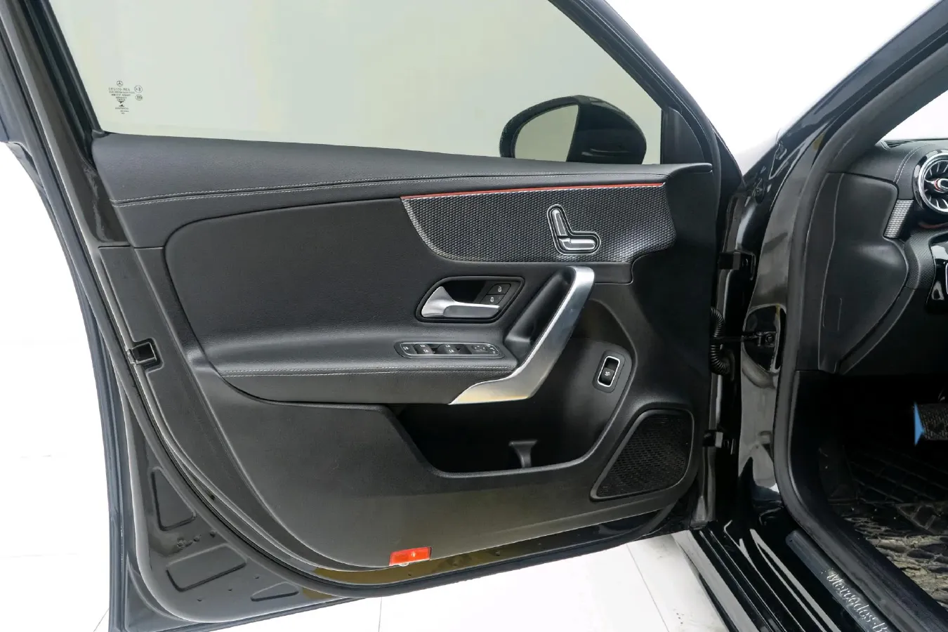 2020 Mercedes-Benz A Class 1.3T 163HP L4 7DCT,autocango,china used car exporter,china ev exporter,chinese used car exporter,chinese used ev exporter