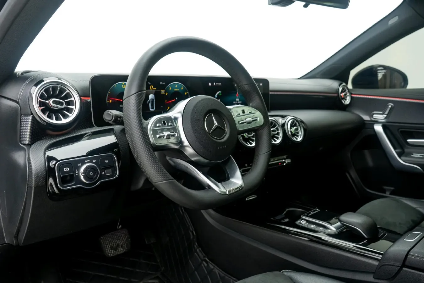 2020 Mercedes-Benz A Class 1.3T 163HP L4 7DCT,autocango,china used car exporter,china ev exporter,chinese used car exporter,chinese used ev exporter