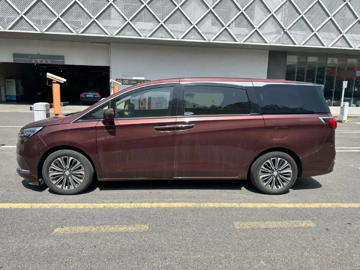 2022 Buick GL8 2.0T 237HP L4 9AT,autocango,china used car exporter,china ev exporter,chinese used car exporter,chinese used ev exporter