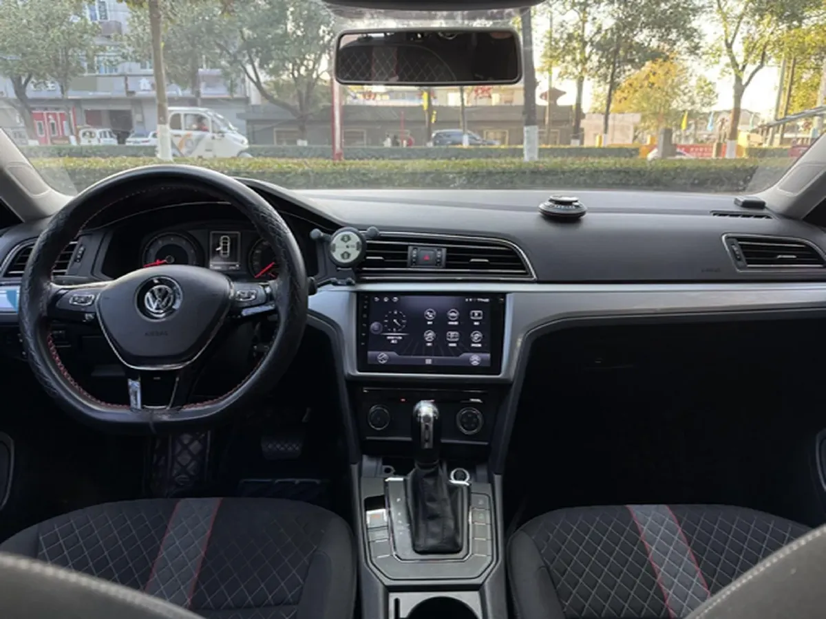 2019 Volkswagen T-Cross 1.4T 150HP L4 7DCT,autocango,china used car exporter,china ev exporter,chinese used car exporter,chinese used ev exporter