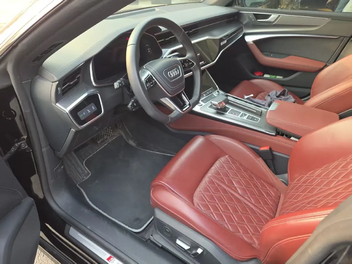 2024 Audi A7L 2.0T 245HP L4 7DCT,autocango,china used car exporter,china ev exporter,chinese used car exporter,chinese used ev exporter