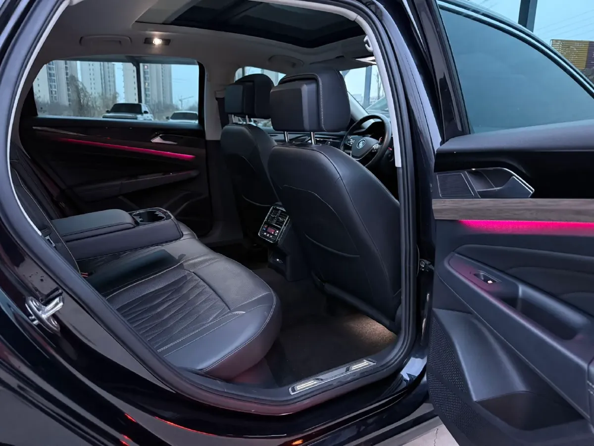 2021 Volkswagen Passat 2.0T 186HP L4 7DCT,autocango,china used car exporter,china ev exporter,chinese used car exporter,chinese used ev exporter