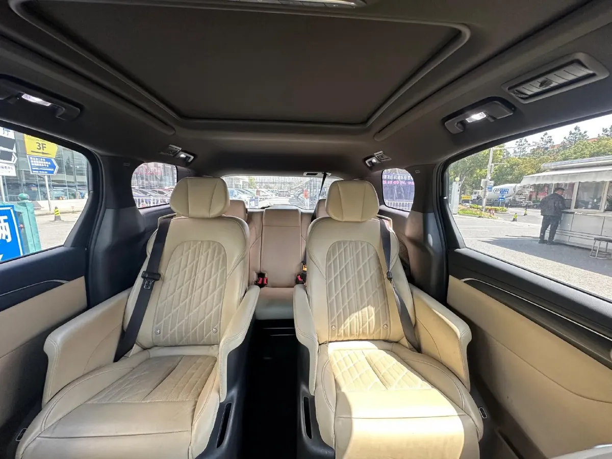 2022 Buick GL8 2.0T 237HP L4 9AT,autocango,china used car exporter,china ev exporter,chinese used car exporter,chinese used ev exporter