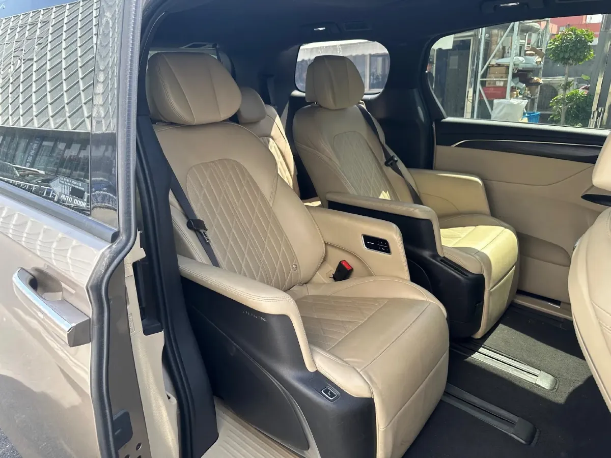 2022 Buick GL8 2.0T 237HP L4 9AT,autocango,china used car exporter,china ev exporter,chinese used car exporter,chinese used ev exporter