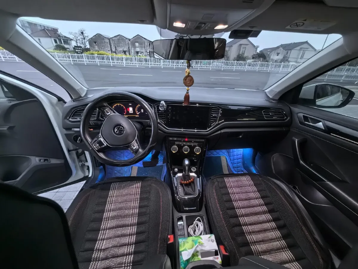 2020 Volkswagen T-Roc 1.4T 150HP L4 7DCT,autocango,china used car exporter,china ev exporter,chinese used car exporter,chinese used ev exporter