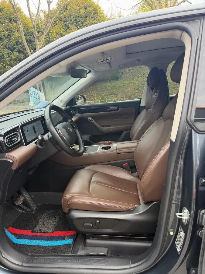 2023 Leapmotor C11 Range Extended 131HP REEV 30.1KWH,autocango,china used car exporter,china ev exporter,chinese used car exporter,chinese used ev exporter