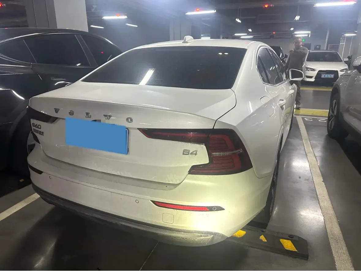 2023 Volvo S60 2.0T 197HP L4 7DCT,autocango,china used car exporter,china ev exporter,chinese used car exporter,chinese used ev exporter