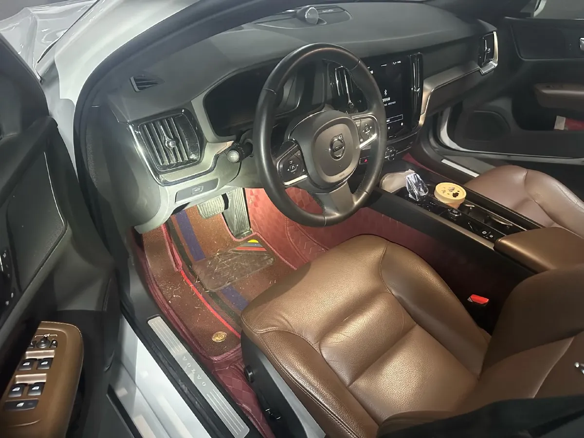 2023 Volvo S60 2.0T 197HP L4 7DCT,autocango,china used car exporter,china ev exporter,chinese used car exporter,chinese used ev exporter