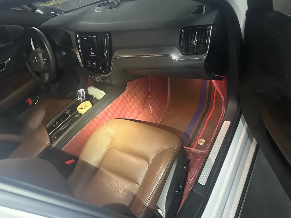 2023 Volvo S60 2.0T 197HP L4 7DCT,autocango,china used car exporter,china ev exporter,chinese used car exporter,chinese used ev exporter