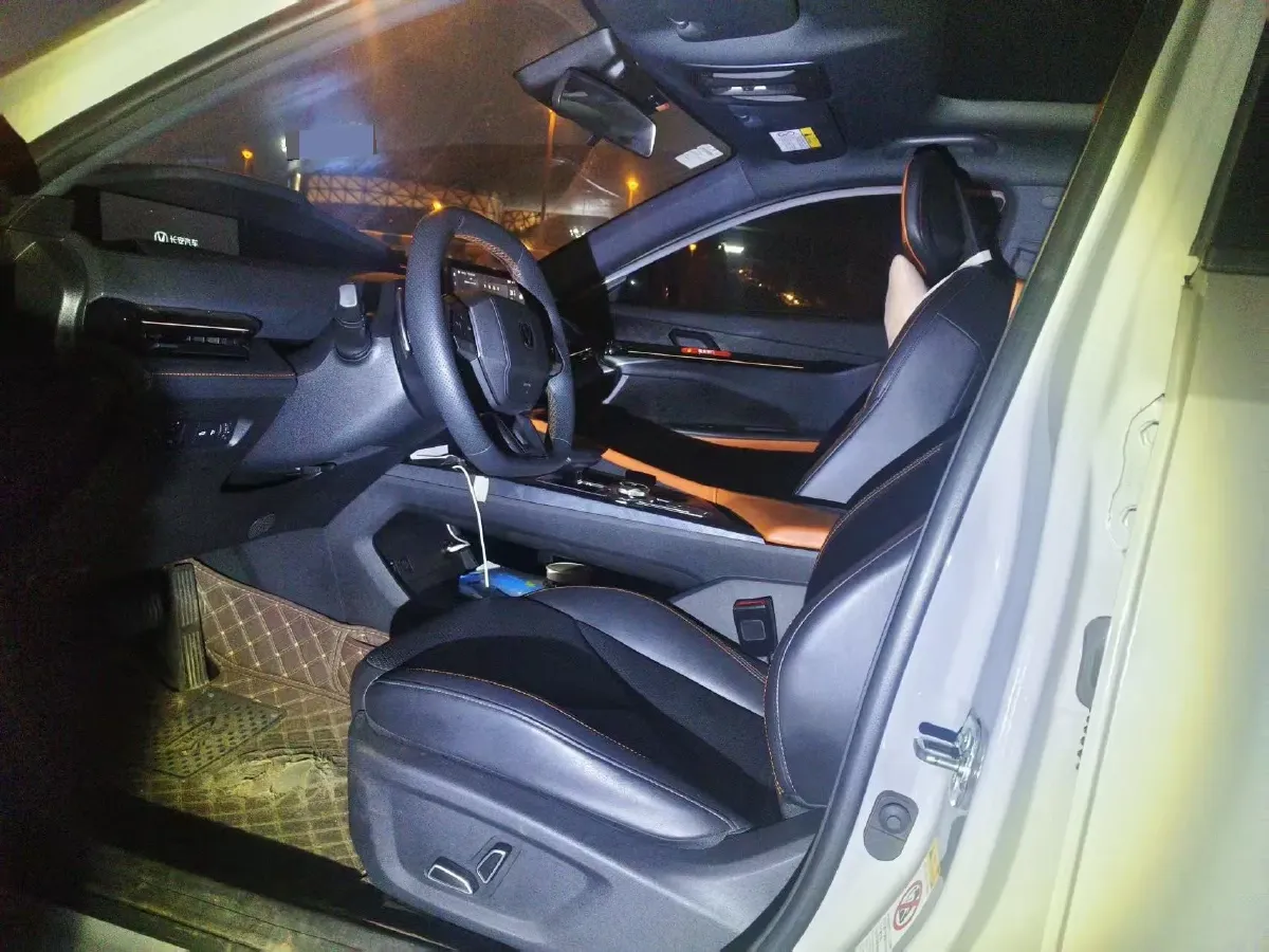 2022 ChangAn UNI-V 1.5T 188HP L4 7DCT,autocango,china used car exporter,china ev exporter,chinese used car exporter,chinese used ev exporter