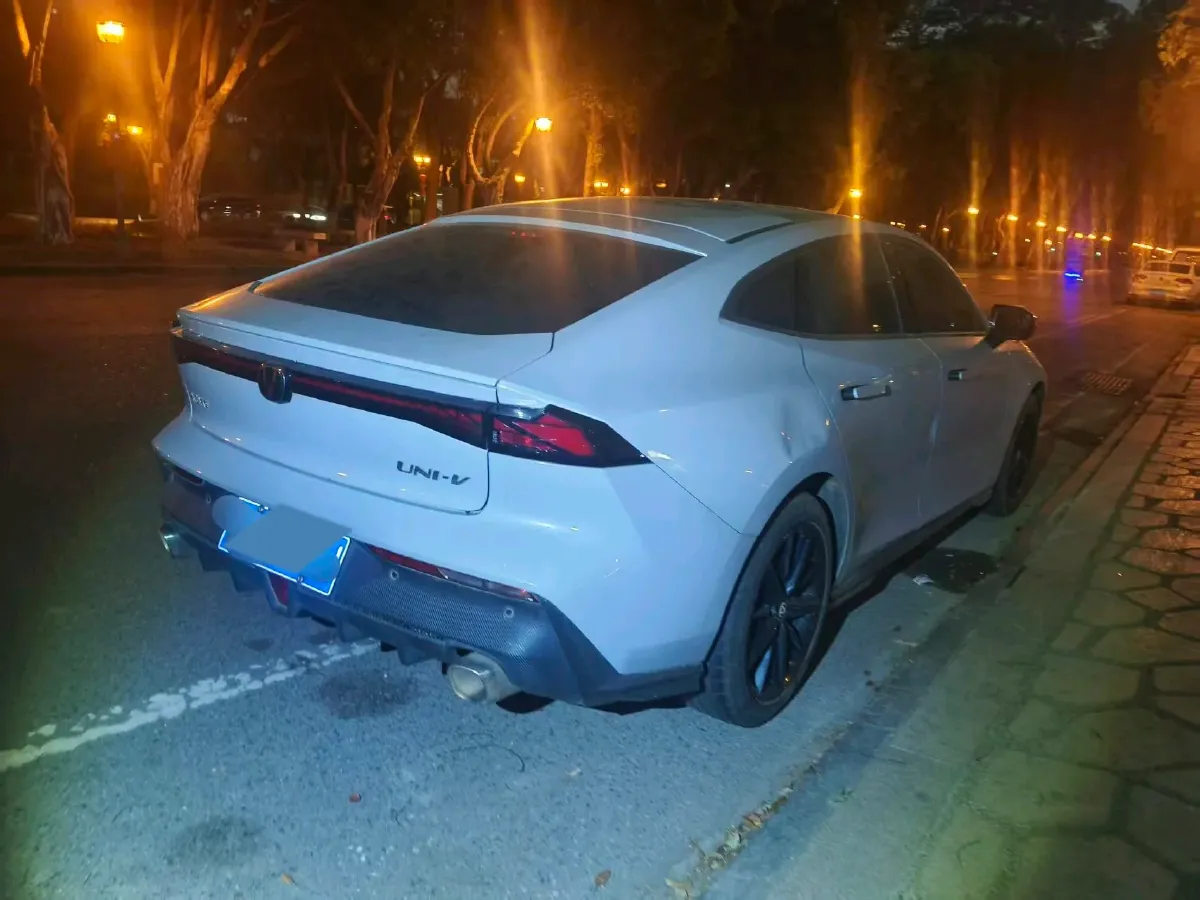 2022 ChangAn UNI-V 1.5T 188HP L4 7DCT,autocango,china used car exporter,china ev exporter,chinese used car exporter,chinese used ev exporter