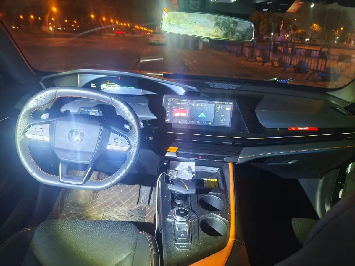 2022 ChangAn UNI-V 1.5T 188HP L4 7DCT,autocango,china used car exporter,china ev exporter,chinese used car exporter,chinese used ev exporter