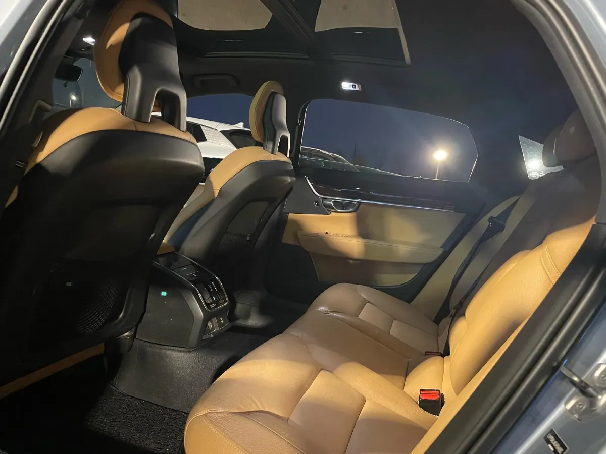 2018 Volvo S90 2.0T 190HP L4 8AT,autocango,china used car exporter,china ev exporter,chinese used car exporter,chinese used ev exporter