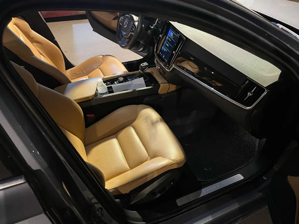 2018 Volvo S90 2.0T 190HP L4 8AT,autocango,china used car exporter,china ev exporter,chinese used car exporter,chinese used ev exporter