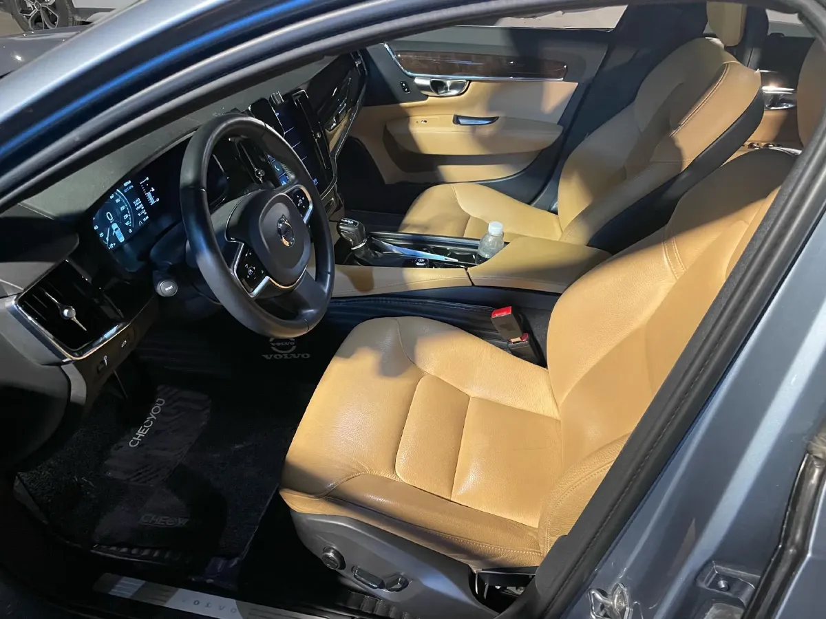 2018 Volvo S90 2.0T 190HP L4 8AT,autocango,china used car exporter,china ev exporter,chinese used car exporter,chinese used ev exporter