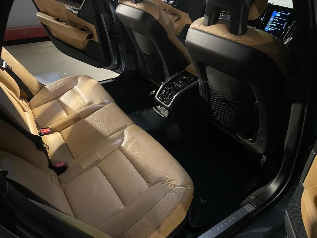 2018 Volvo S90 2.0T 190HP L4 8AT,autocango,china used car exporter,china ev exporter,chinese used car exporter,chinese used ev exporter